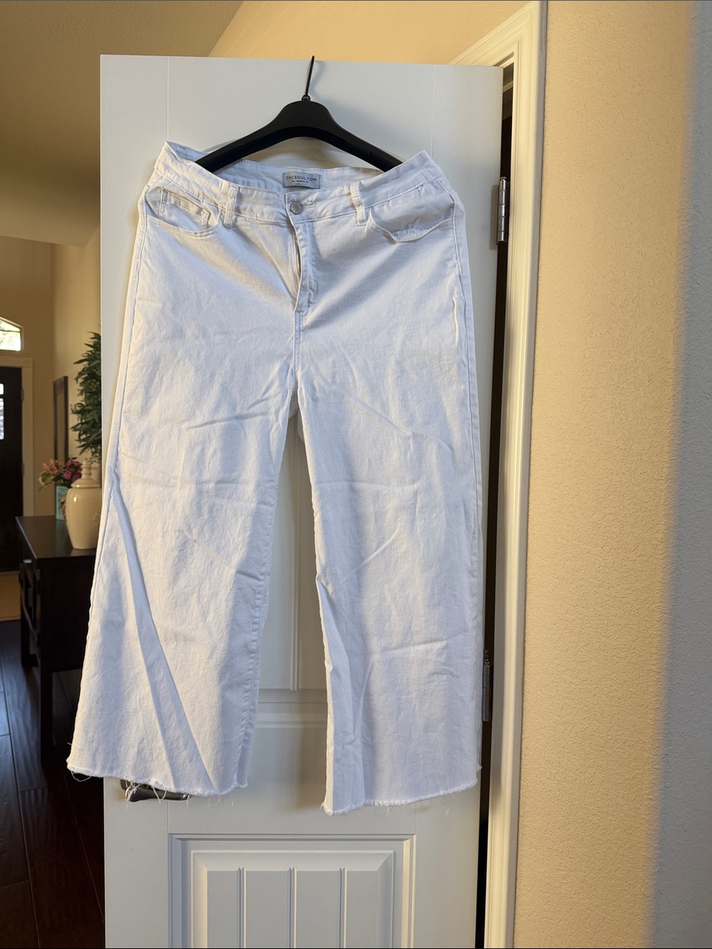 White Women’s Wide-Leg Jeans - Classic Casual